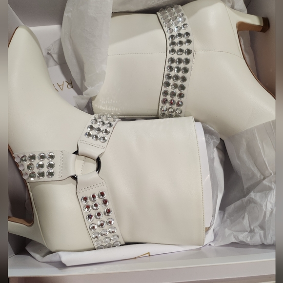 Raye Alvar Kitten Boot in Bone - Picture 4 of 10